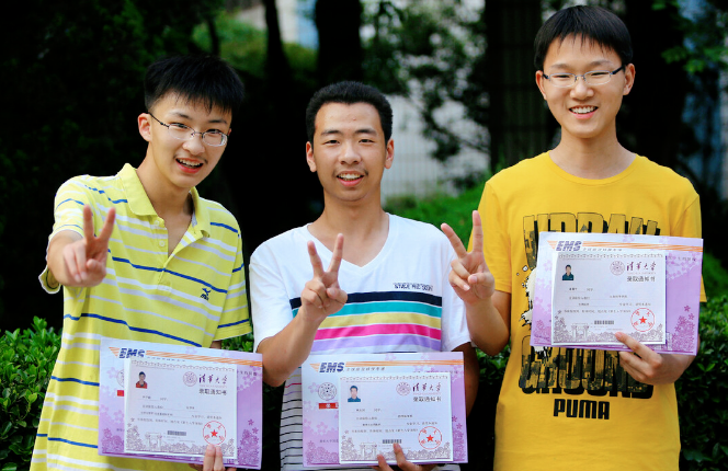 大学生别给自己找麻烦，毕业后看到“三方协议”别乱签，结果自负