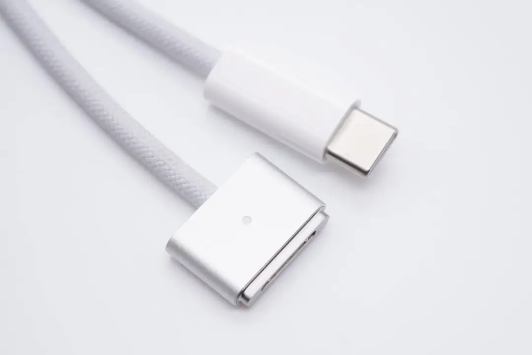 USB PD3.1快充线长什么样？苹果原装MagSafe 3充电线暴力拆解