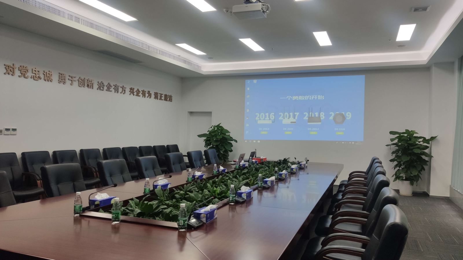 手把手教您，如何将笔记本电脑信号无线投屏到电视或投影机显示