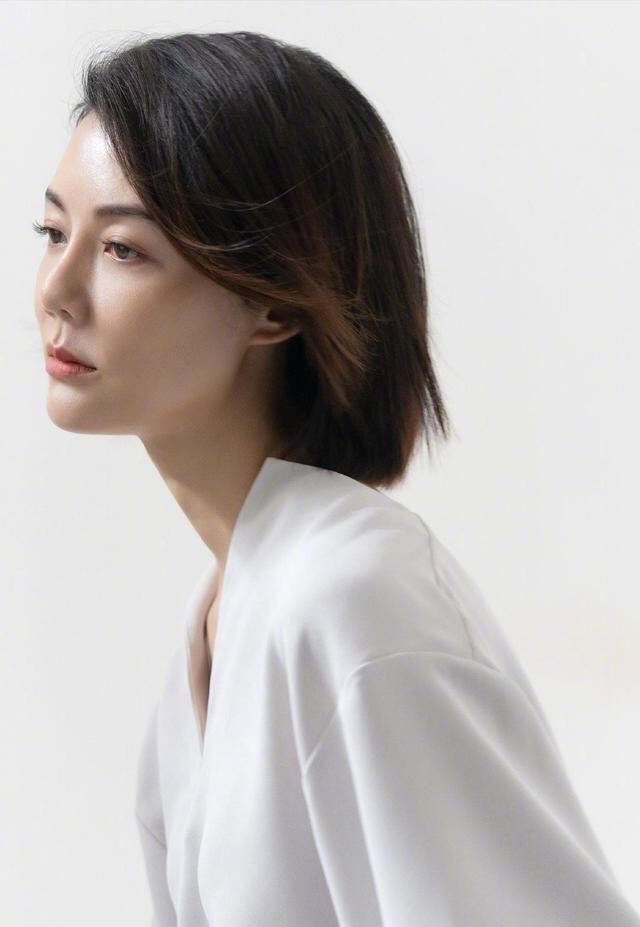 别留"黑长直"了,脸长的人更适合这三款发型,看车晓就知道