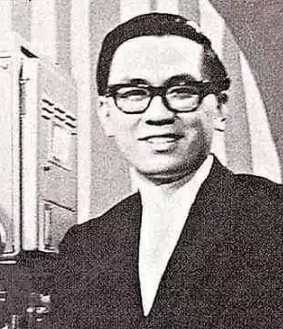 黄霑当年有多狂：敢对成龙撒尿，单挑过李小龙，大骂刘德华3年