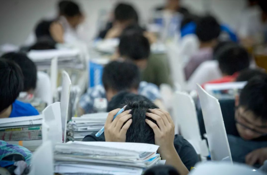 高考“大地震”不允许复读？失利的考生将去向何处，官方回应来了