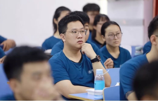 有种研究生叫“考得上，却上不起”，学费42.8万，普通家庭绕道走