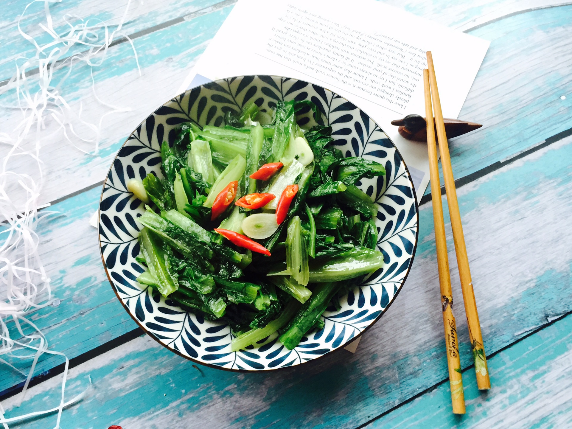 油麦菜怎么炒好吃又简单（家常清炒油麦菜经济实惠又好吃）