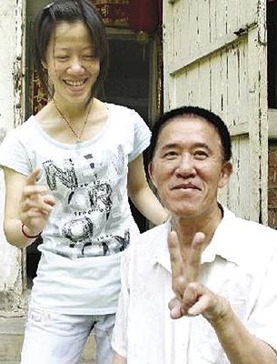 黄来女：763分考上武大，背着瘫痪父亲上学，后来怎样了？