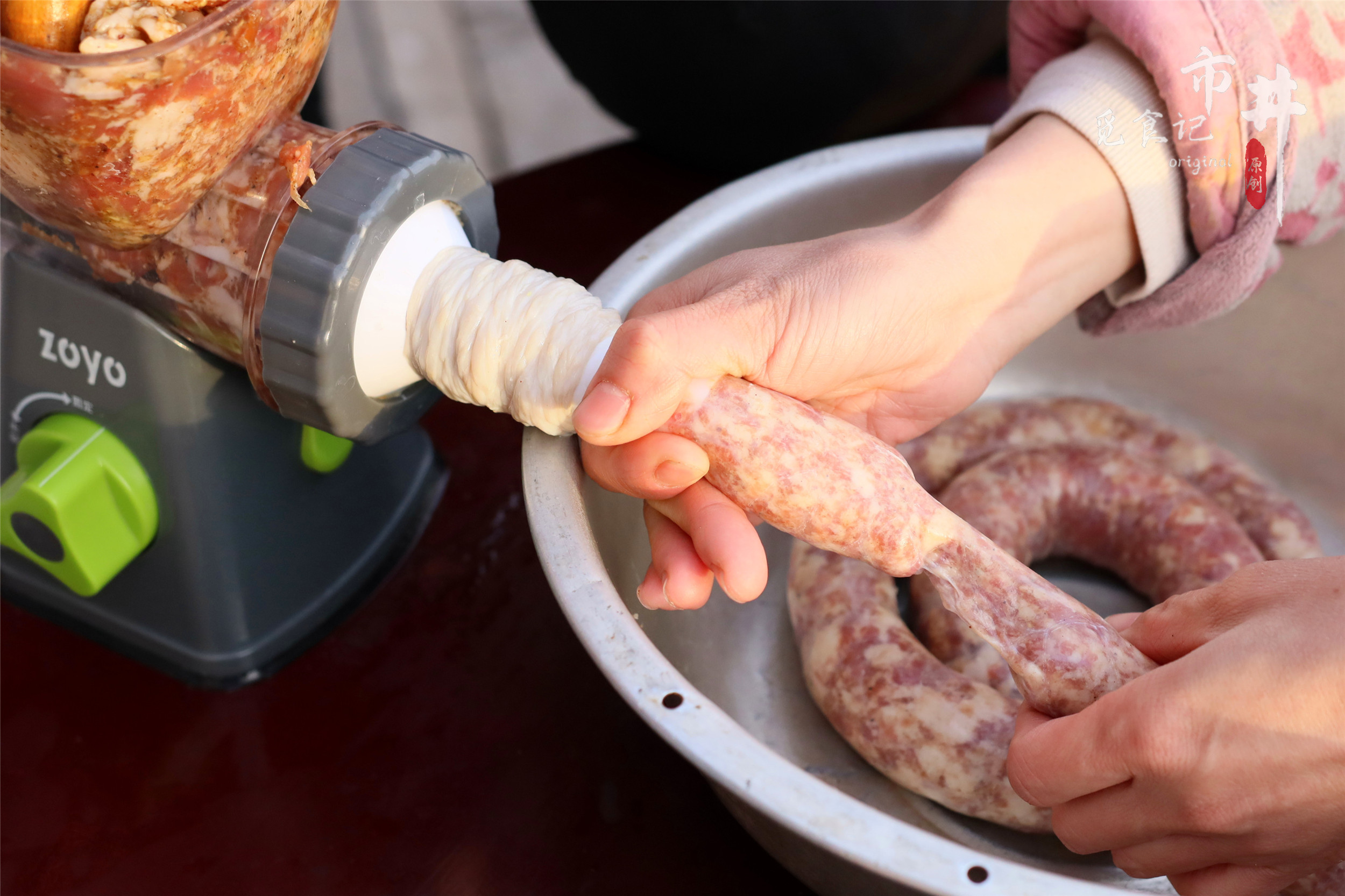 做广式香肠，调味料用“3321”的比例刚好，甜咸可口，味道香