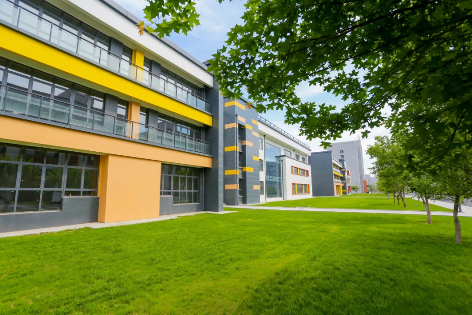 坐拥8000平独立大楼！硬件设施豪华！东北超火学院，今年正式招生