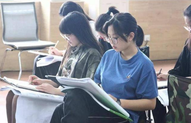 大一新生要注意：大学挂科的5个“严重后果”，学姐：都是泪