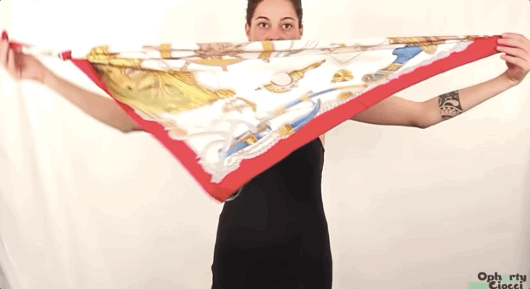 跟着爱马仕，3分钟学会一条丝巾的八种系法