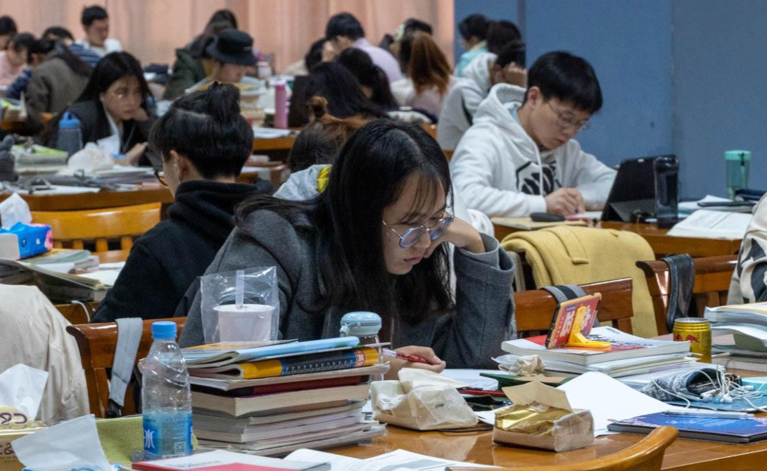 高考和考研上985，哪一个更难？学长坦言：考研进985的更使人佩服