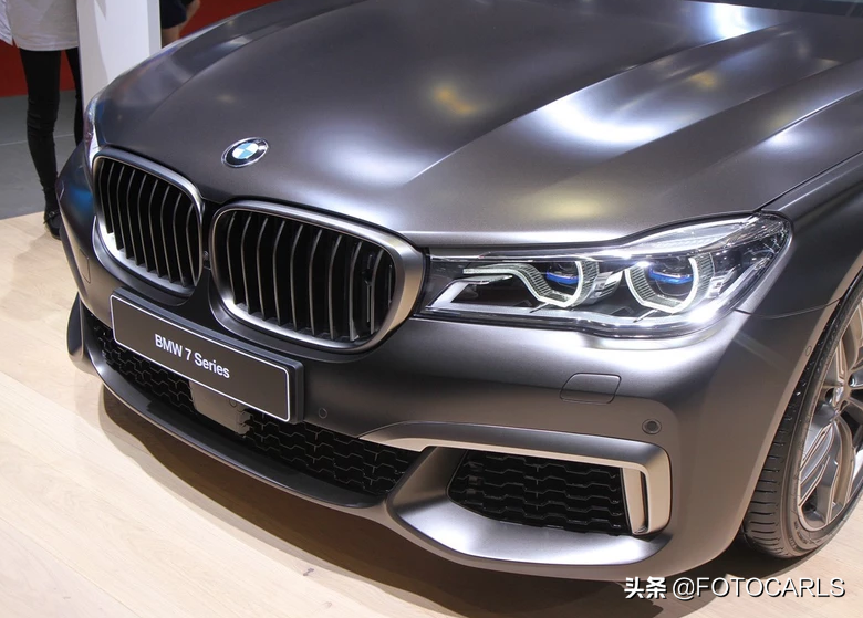 宝马M760Li 6.6T V12实拍，炭黑极富磨砂质感，宝马史上最快加速
