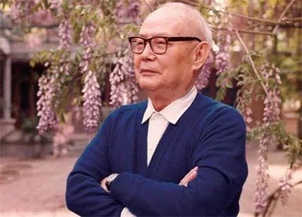 部队中的参谋长，是怎样的官职，它的地位是高是低呢？
