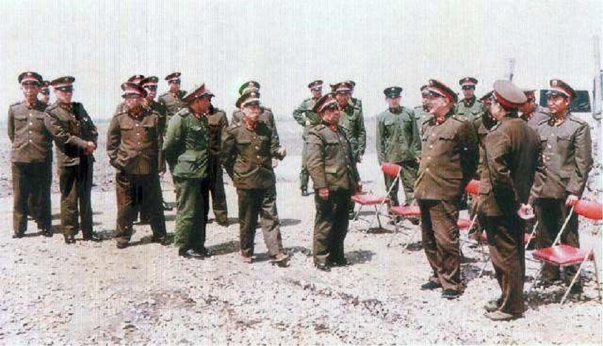 对越反击战，军长及两位师长主动送儿子上前线