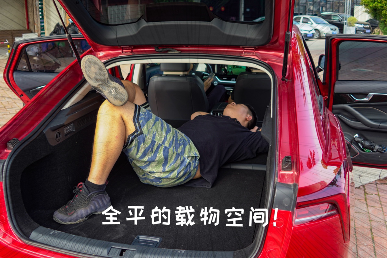 一次别开生面的K歌团建，一辆宽敞又有料的奔腾B70！