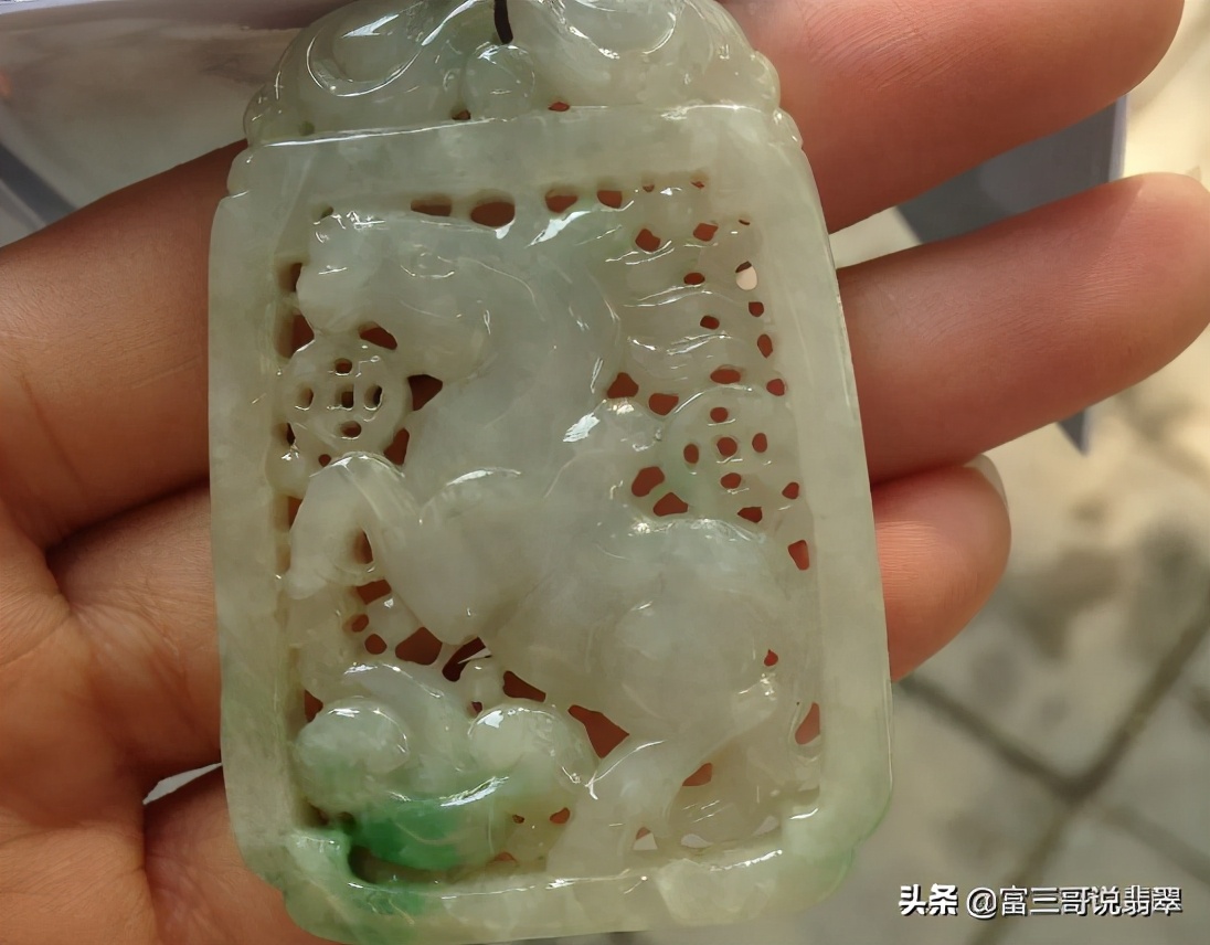 这几种翡翠最容易出现变种,买的时候一定要留神(翡翠豆种和糯种的图片