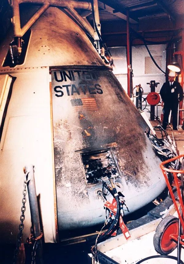 美国靠什么登上月球？服务舱爆炸，航天器损坏，仍然成功返回地球