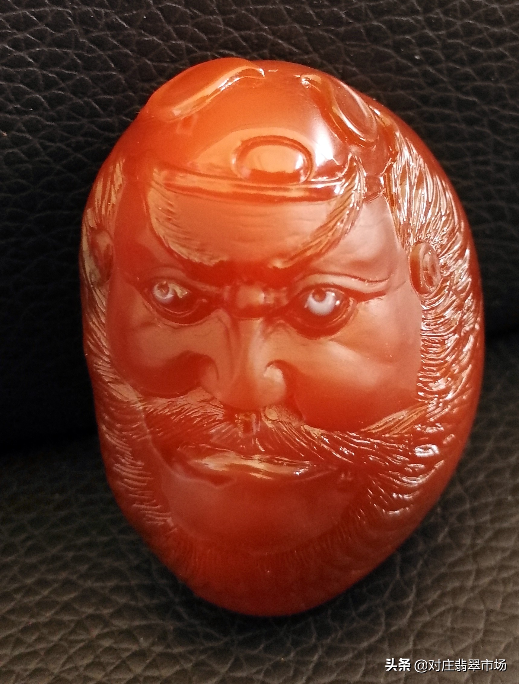 圣诞节送什么寓意的翡翠饰品做礼物？愿所有平安夜，都如意吉祥