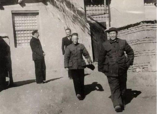 田家英陪伴毛泽东18年，44岁自杀身亡，毛泽东直言：他其实没问题