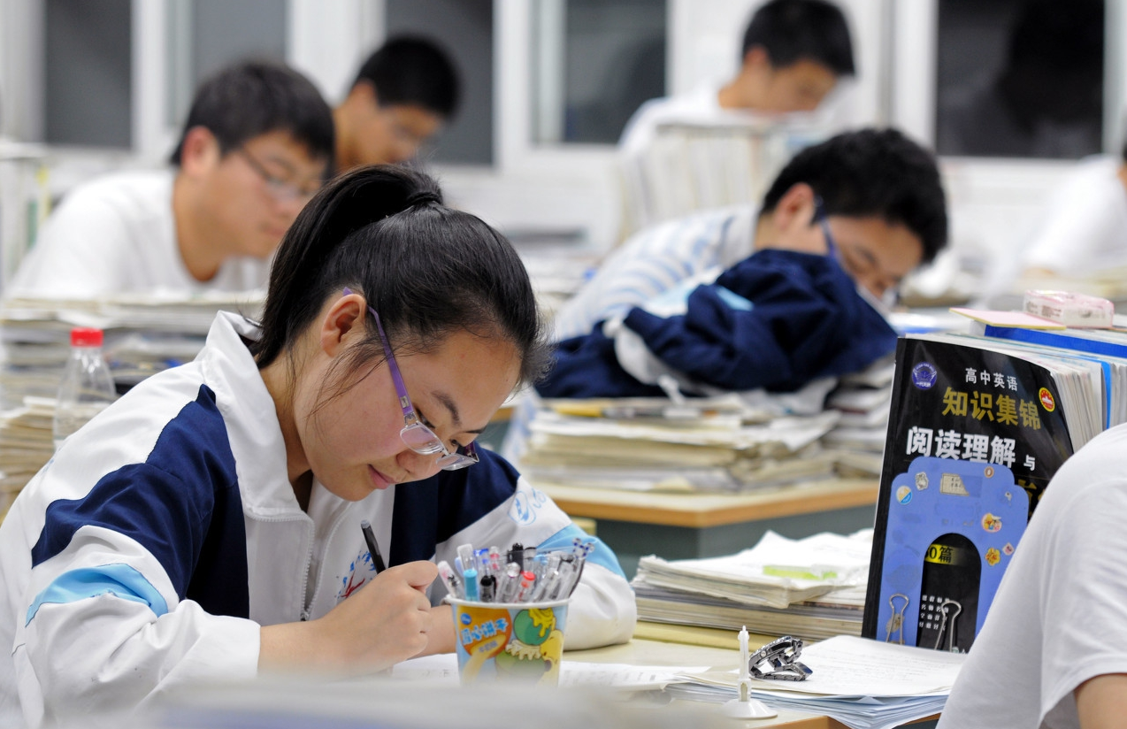 义务教育不是免费的吗？家长质疑学校乱收费，晒收费单引网友热议