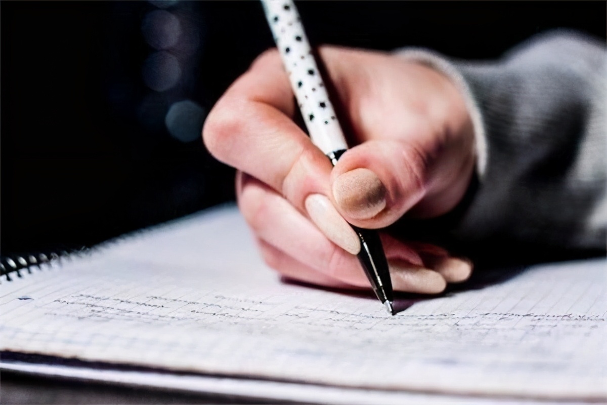 755字高考满分作文，其中30字连老师也不认识，阅卷组长写4页注释