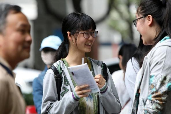 2021高考遇上“小年”，本科分数线会不会下降？主要看这三点因素