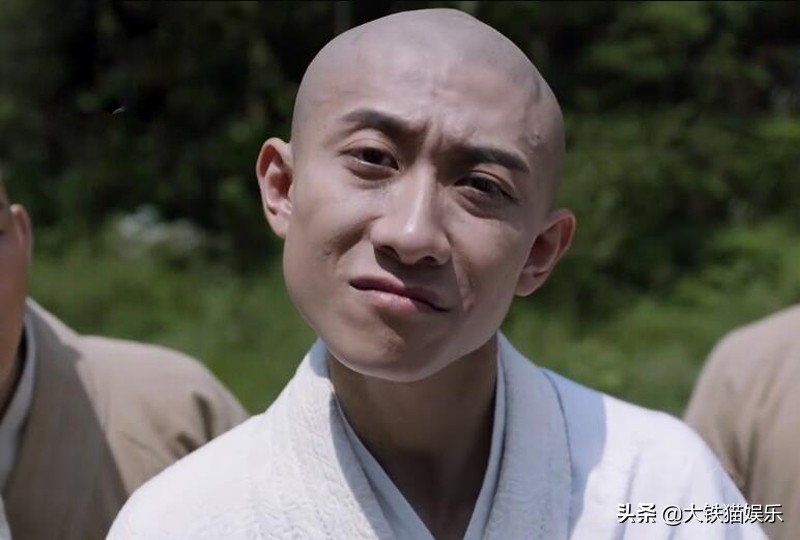 鹿鼎记名场面，7版阿珂出场，有人嗅花有人火拼，黄晓明版洗澡？