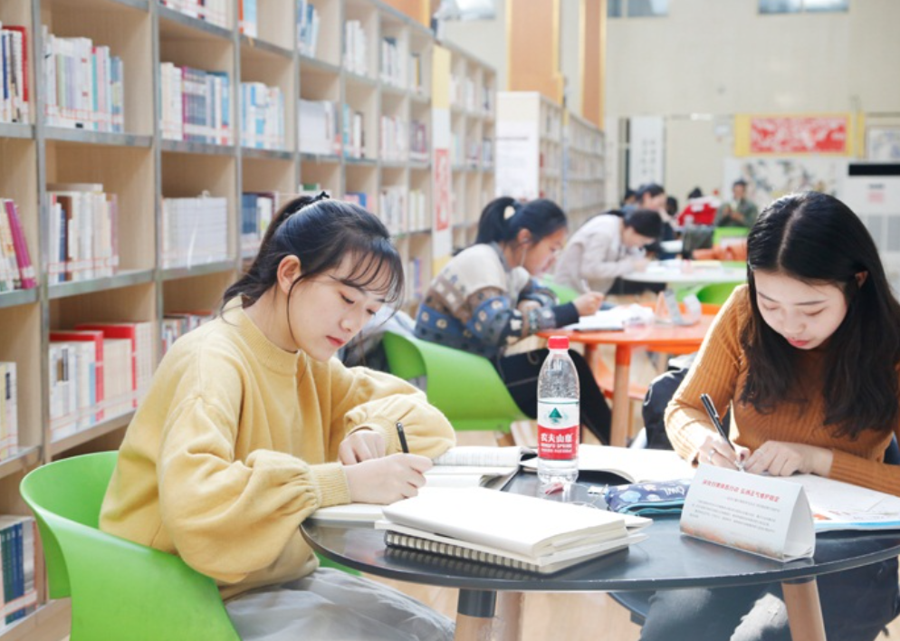 一组国内某211名校食堂照片走红，果然越优秀的人，越努力向上