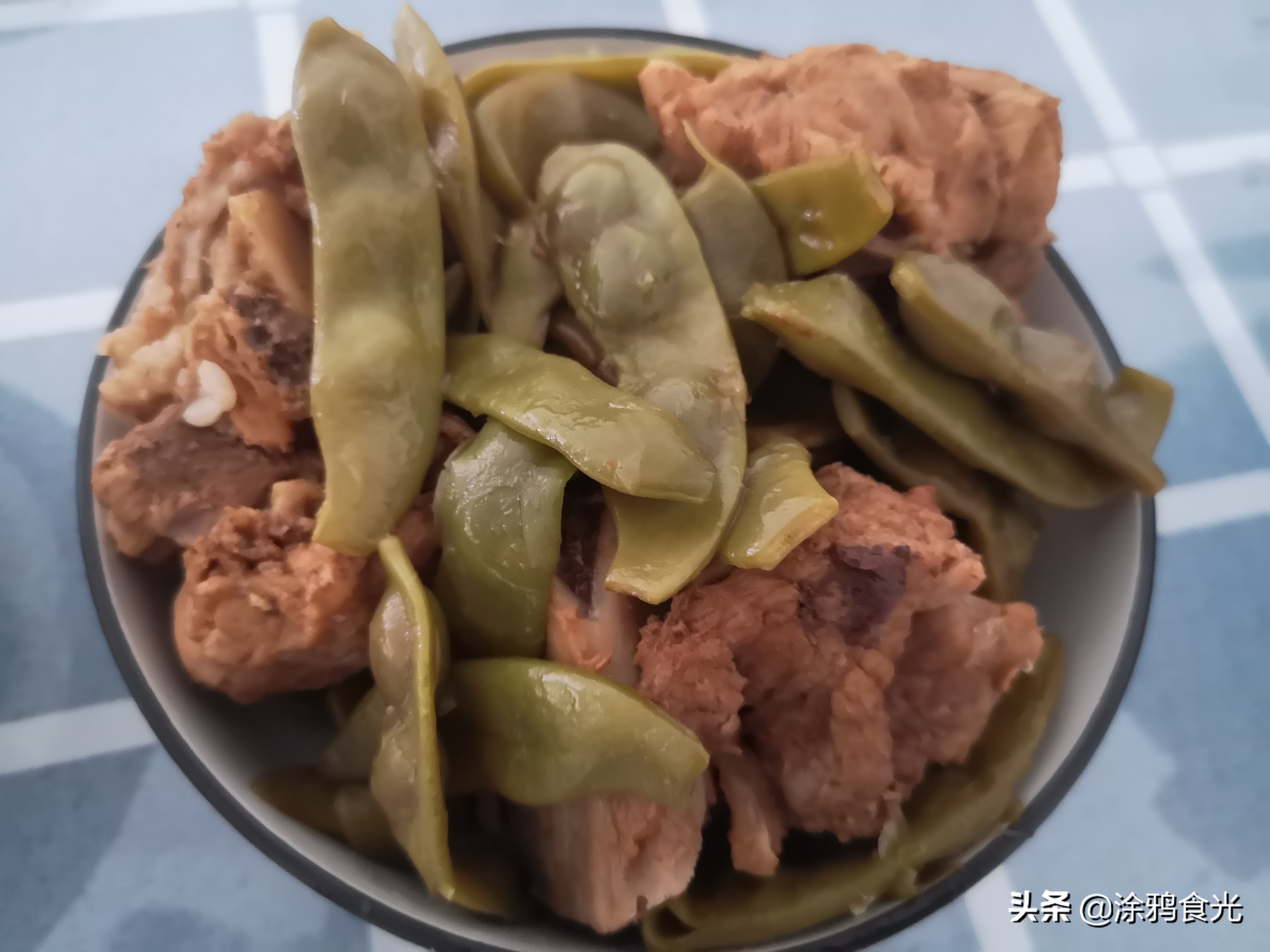 东北家常菜大骨头炖豆角(东北家常菜大骨头炖豆角的做法)
