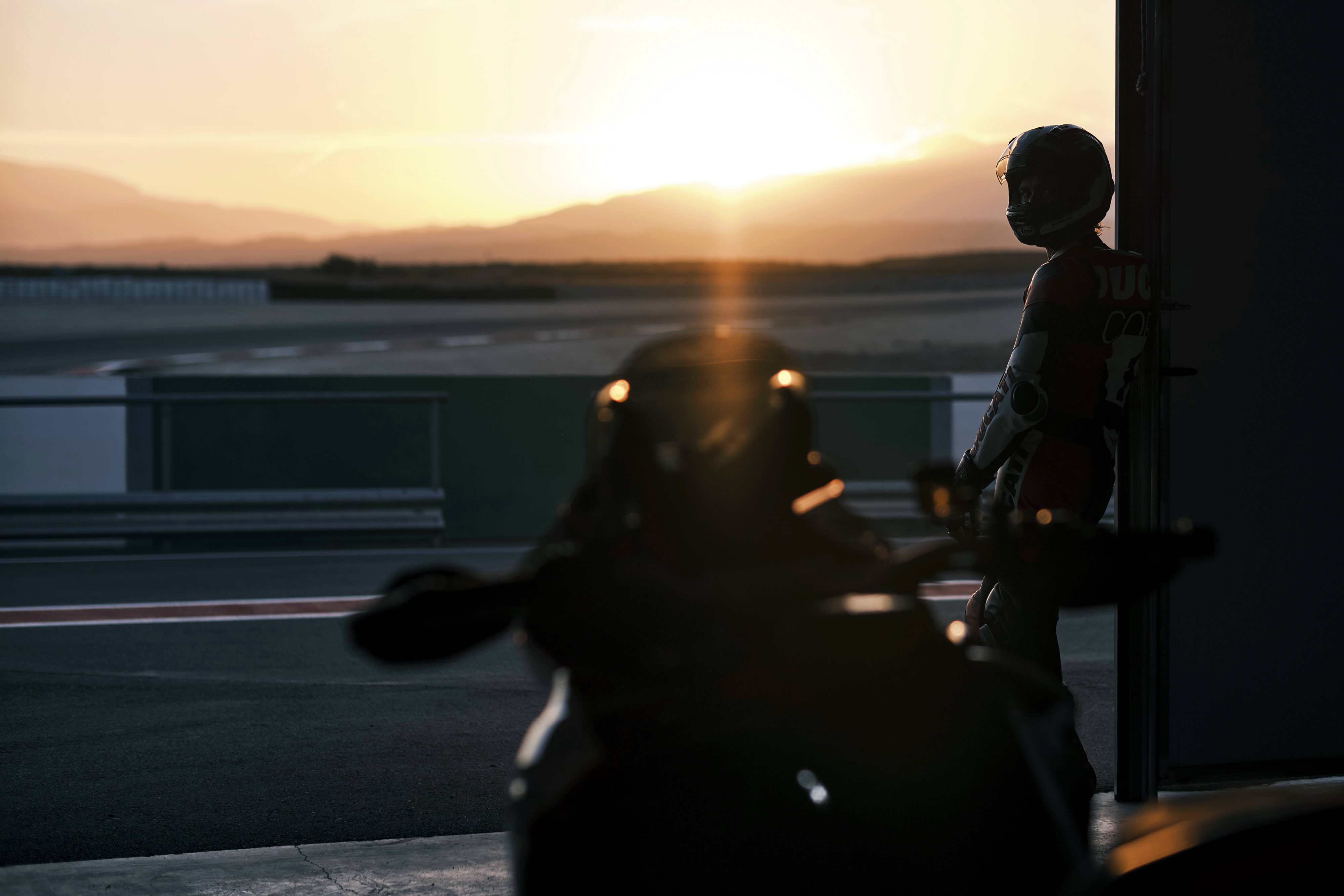 杜卡迪 2022 Multistrada V4 派克峰版 户外特写