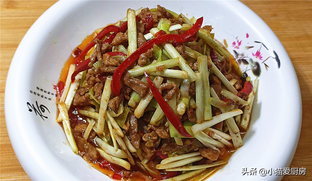 做韭黄炒肉丝时，一定多加这一步，韭黄鲜嫩脆爽不出水，味道也好