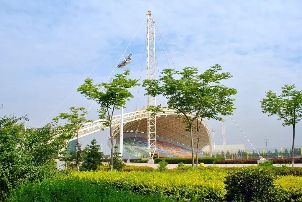 占地3745亩！陕西“超牛”大学：坐拥全国唯一的汽车试验场，游泳馆、商业街应有尽有！