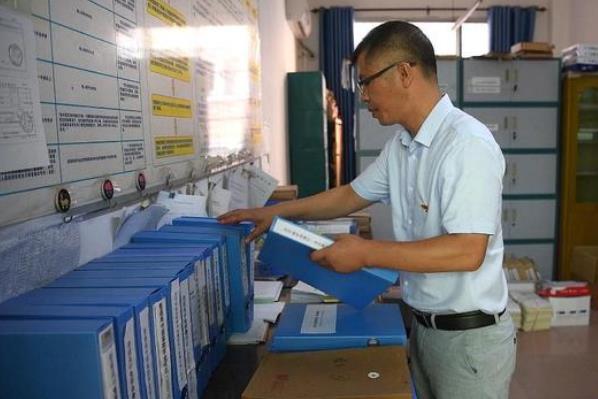 准大学生开学前，要准备好“一档三证”，其中一证男生务必要准备