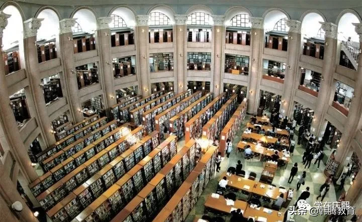 被誉为韩国最美校园，多部韩剧取景地，走进世界名校——庆熙大学