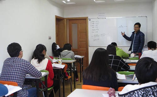 2021届高考成绩未出，考生迎来坏消息，或将再无复读生