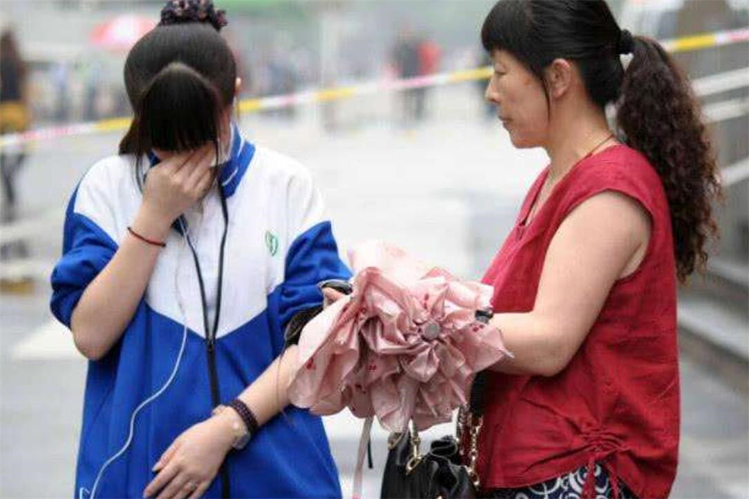 那些高考迟到被拒入场的孩子，后来都怎样了？家长：只能这样了