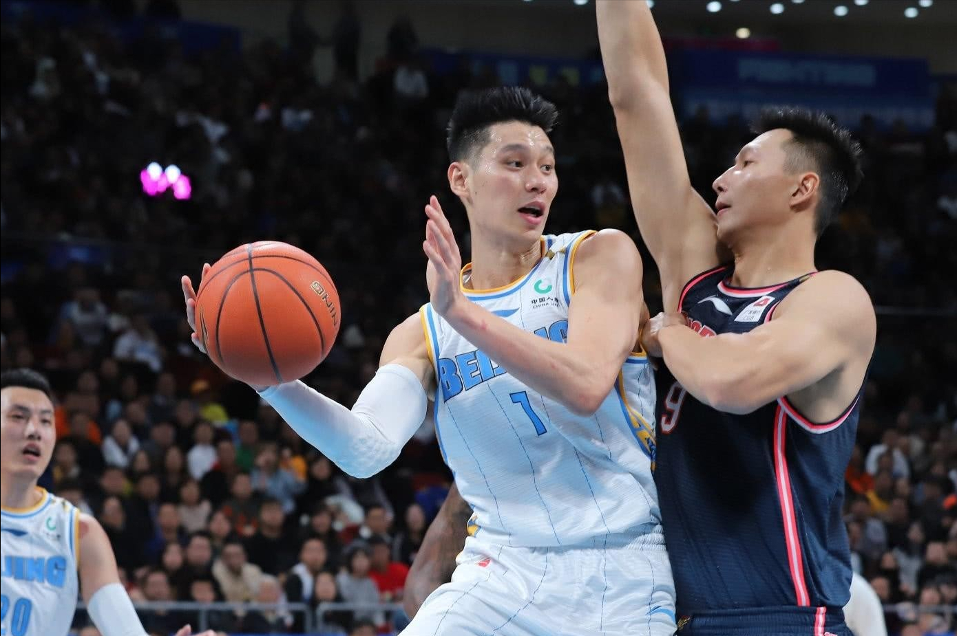 周琦在nba与cba哪个收入高(CBA工资全球排第三，周琦不值600万？姚明若改革将受益)