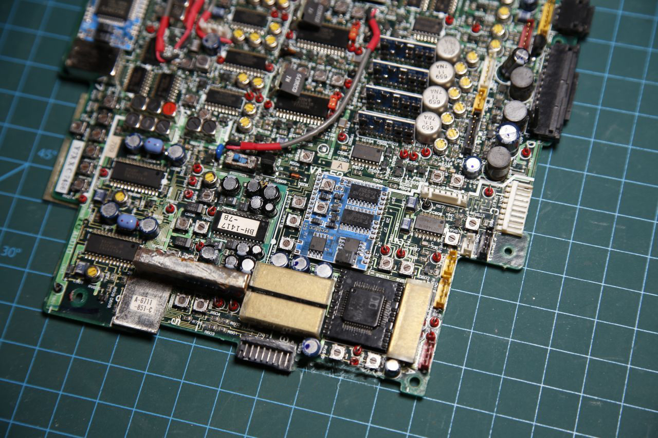 看著也頭皮發麻的索尼廣播級磁帶攝像機內部設計