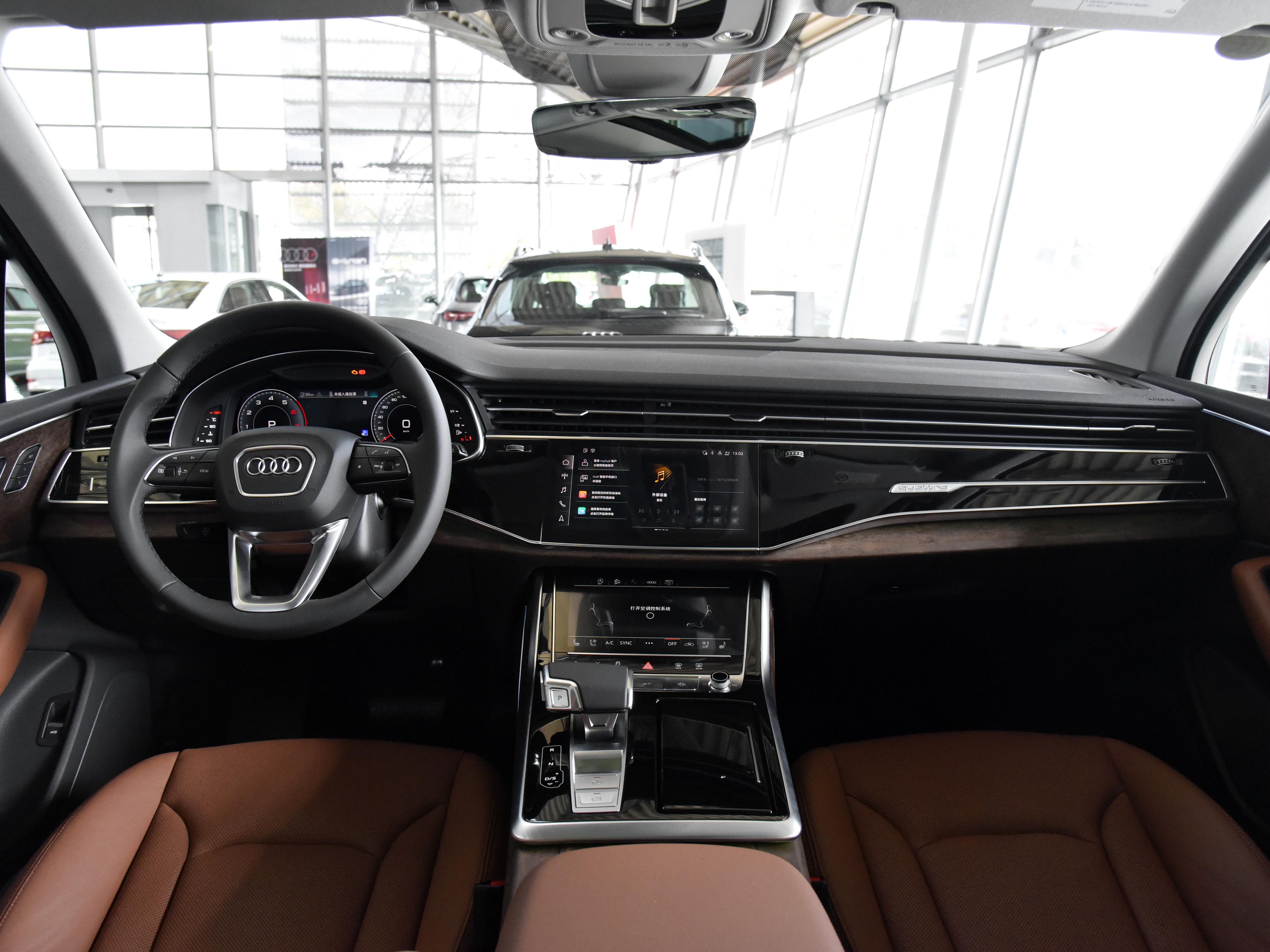 旗舰级的豪华SUV，大V6动力，还有实力四驱，带你看奥迪Q7