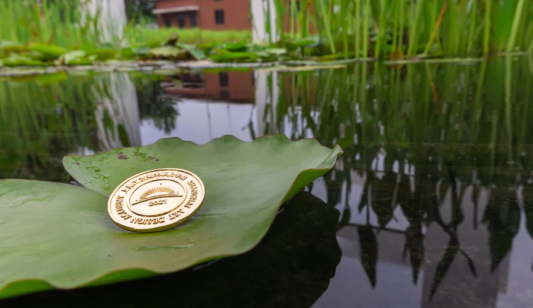 毕业快乐！沪上39所院校的毕业礼品，你最心仪哪种？