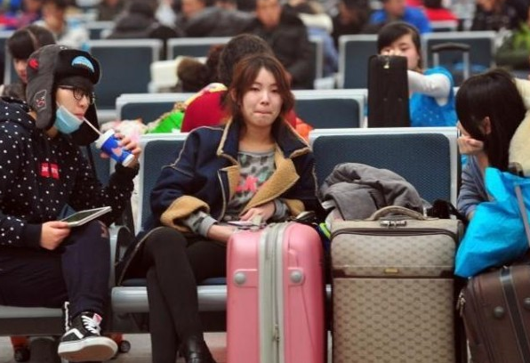 大学生坐火车能享受半价票，初中生为何要买全票？和学历没啥关系