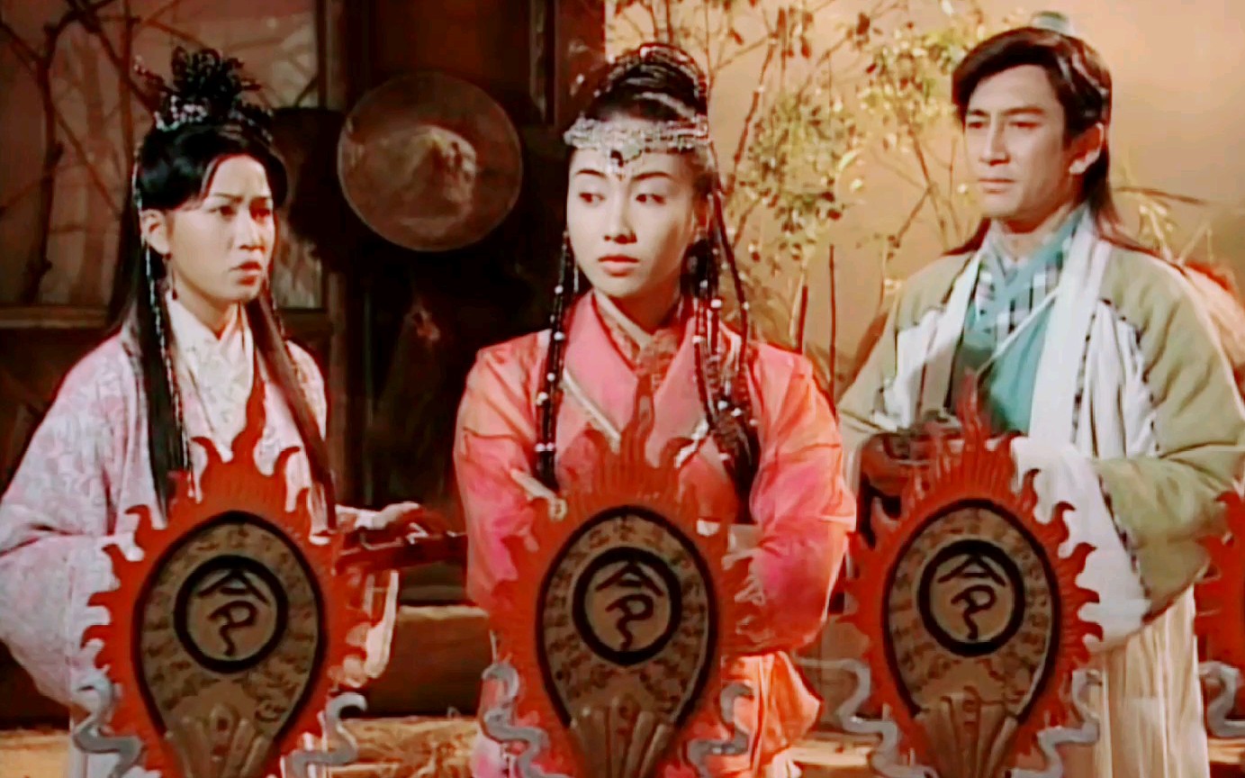 剧中的武打场面也是精彩绝伦,尤其是张无忌掌握圣火令的武功之后更是