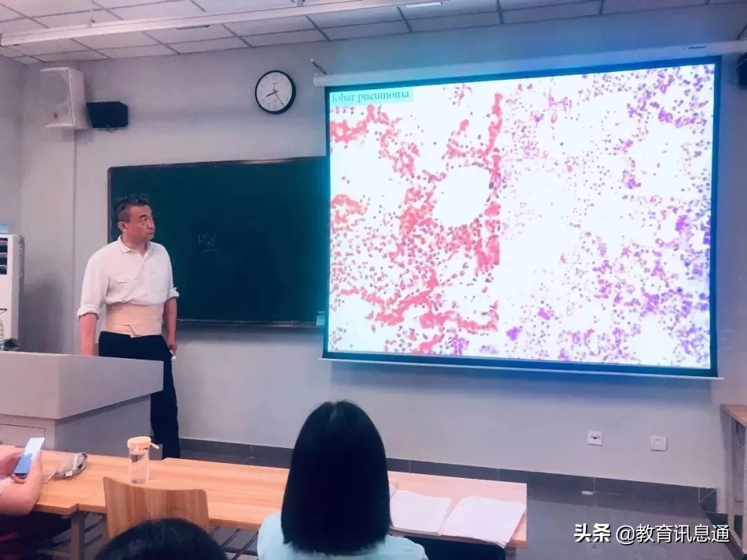 一份来自成都大学的“自我介绍”