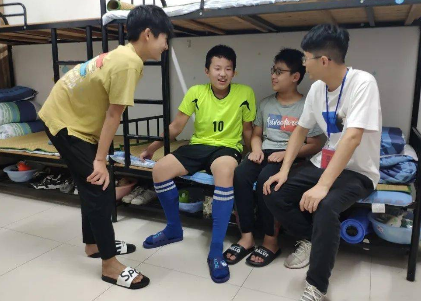 “寄宿学校容易毁了孩子”，班主任说出真相，你还敢让孩子寄宿吗