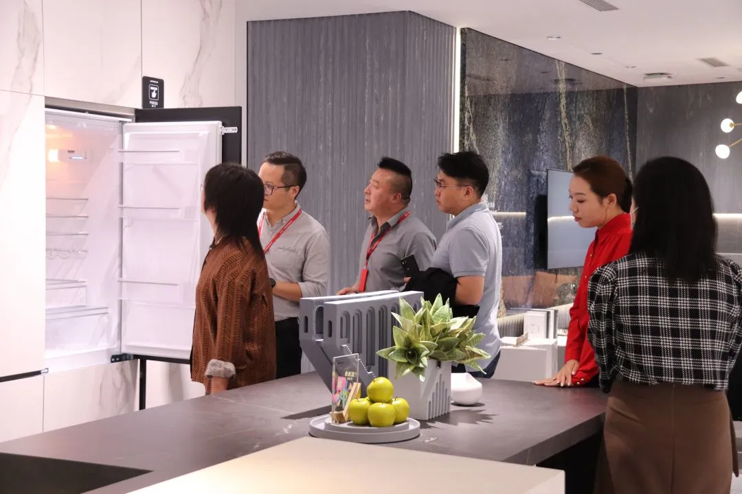 共筑美好生活|融创中国走进东鹏控股,深化战略合作