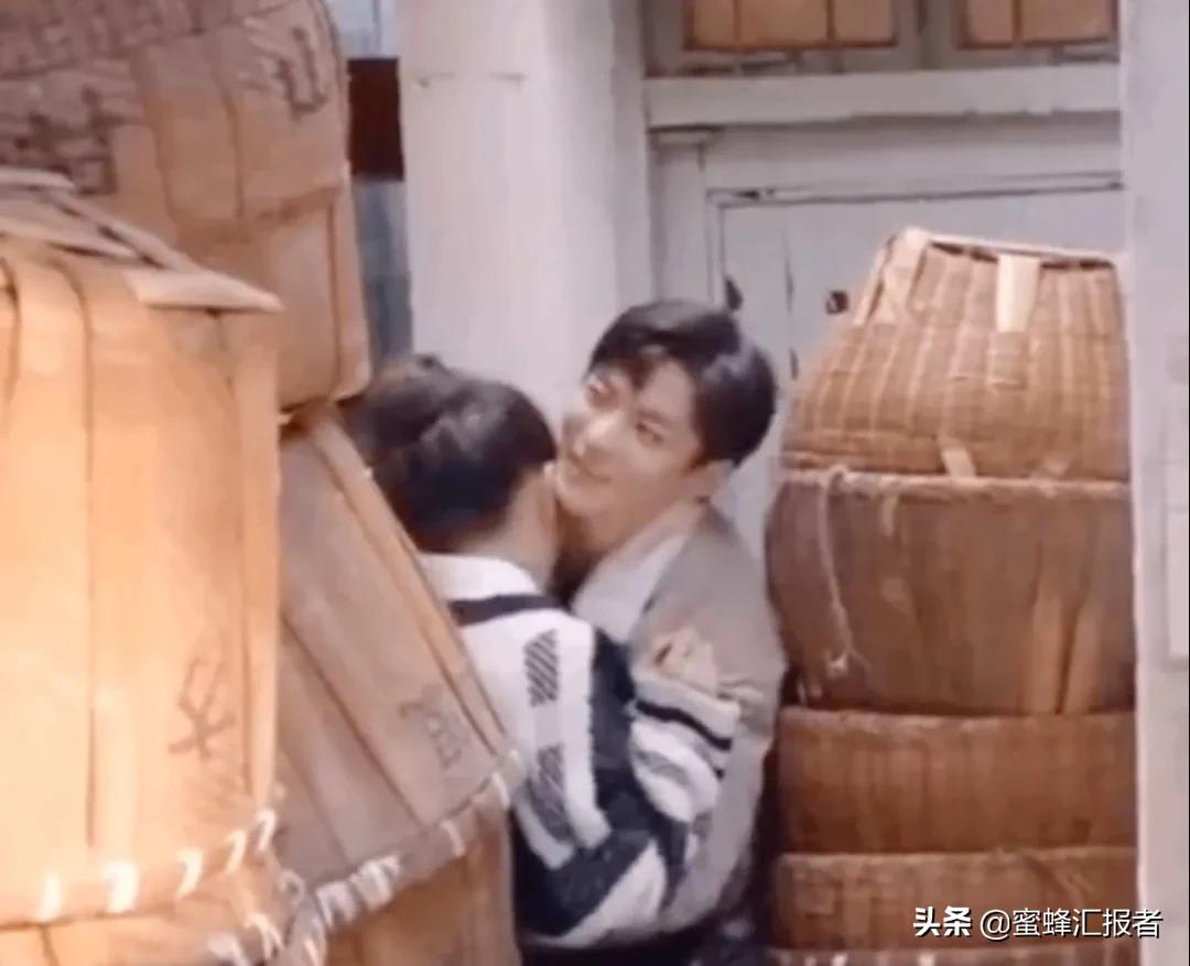 杨超越亲完把头埋进侯明昊颈窝(平行时空遇见你最新花絮)