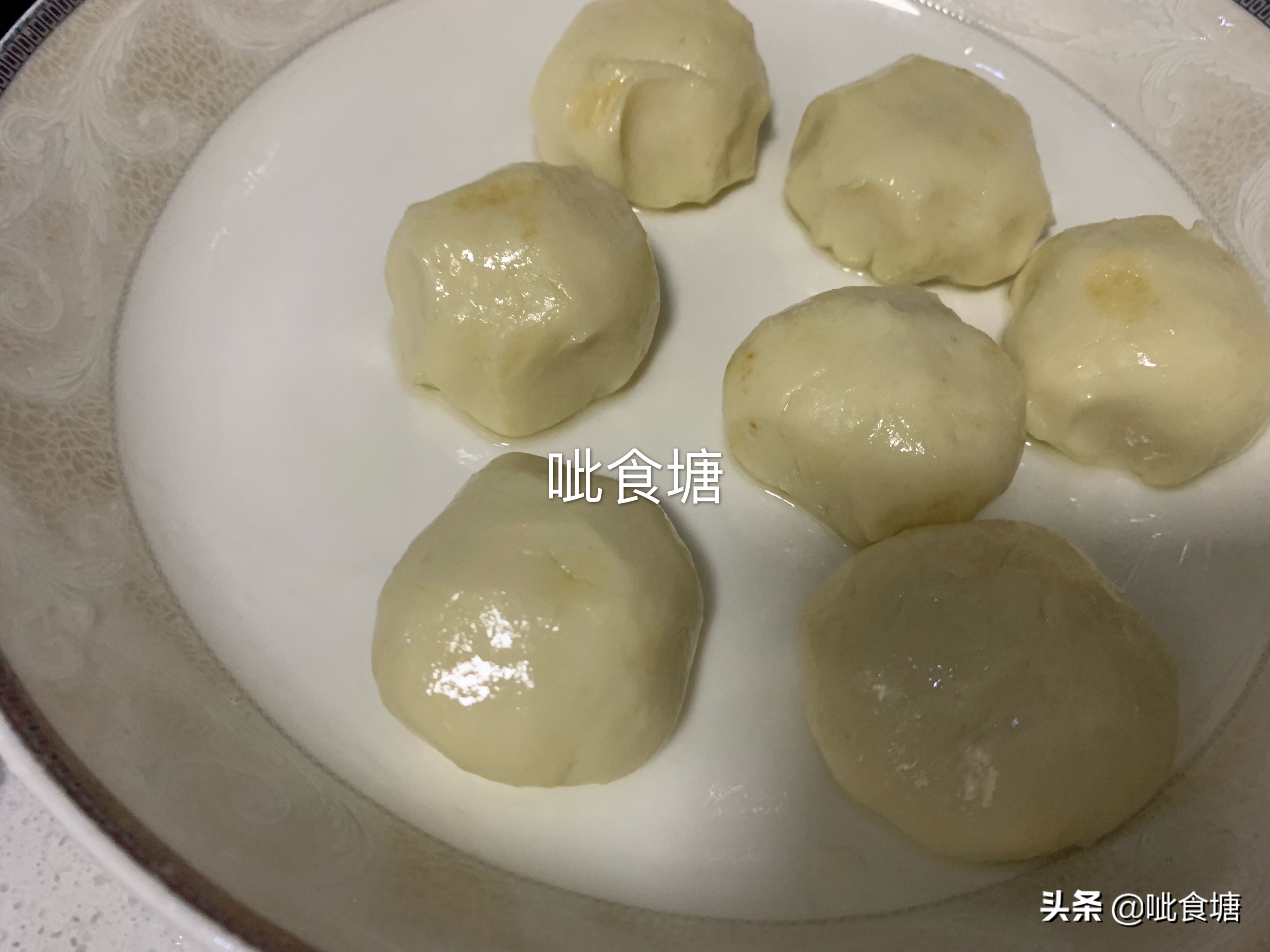 糖糕的家常做法，个个空心，外酥里软，甜而不腻，好吃不粘牙