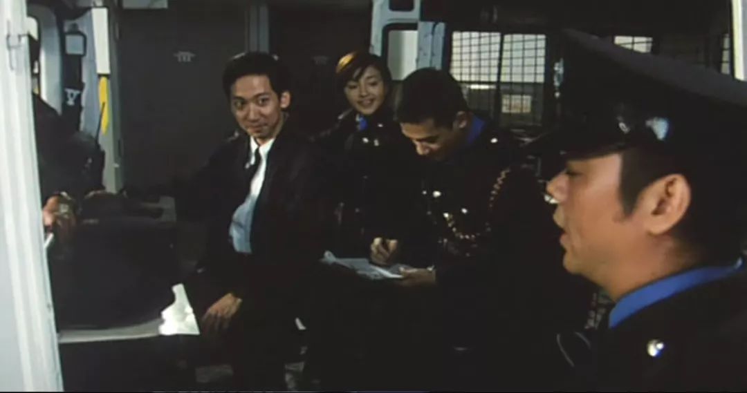 9000万美元被劫！这部正宗香港警匪片，剧情是出了名的火爆刺激