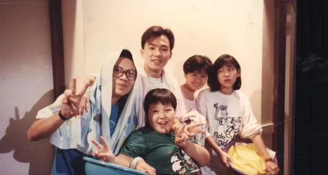 贾静雯15岁大女儿曝照！与母同框似姐妹，身材标致被赞颜值逆袭