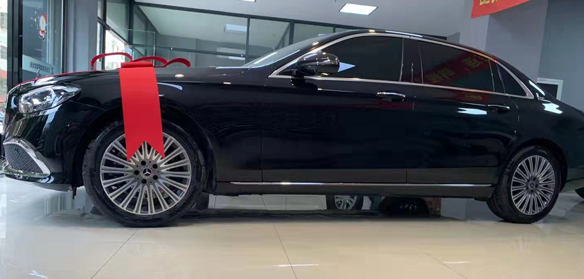 体验奔驰E300L：外观“小S级”，内饰奢华，2.0T+9AT，优惠咋样？