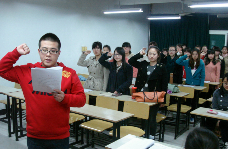 大学生入党有诸多优势，但想要顺利入党，学生要注意以下4个方面